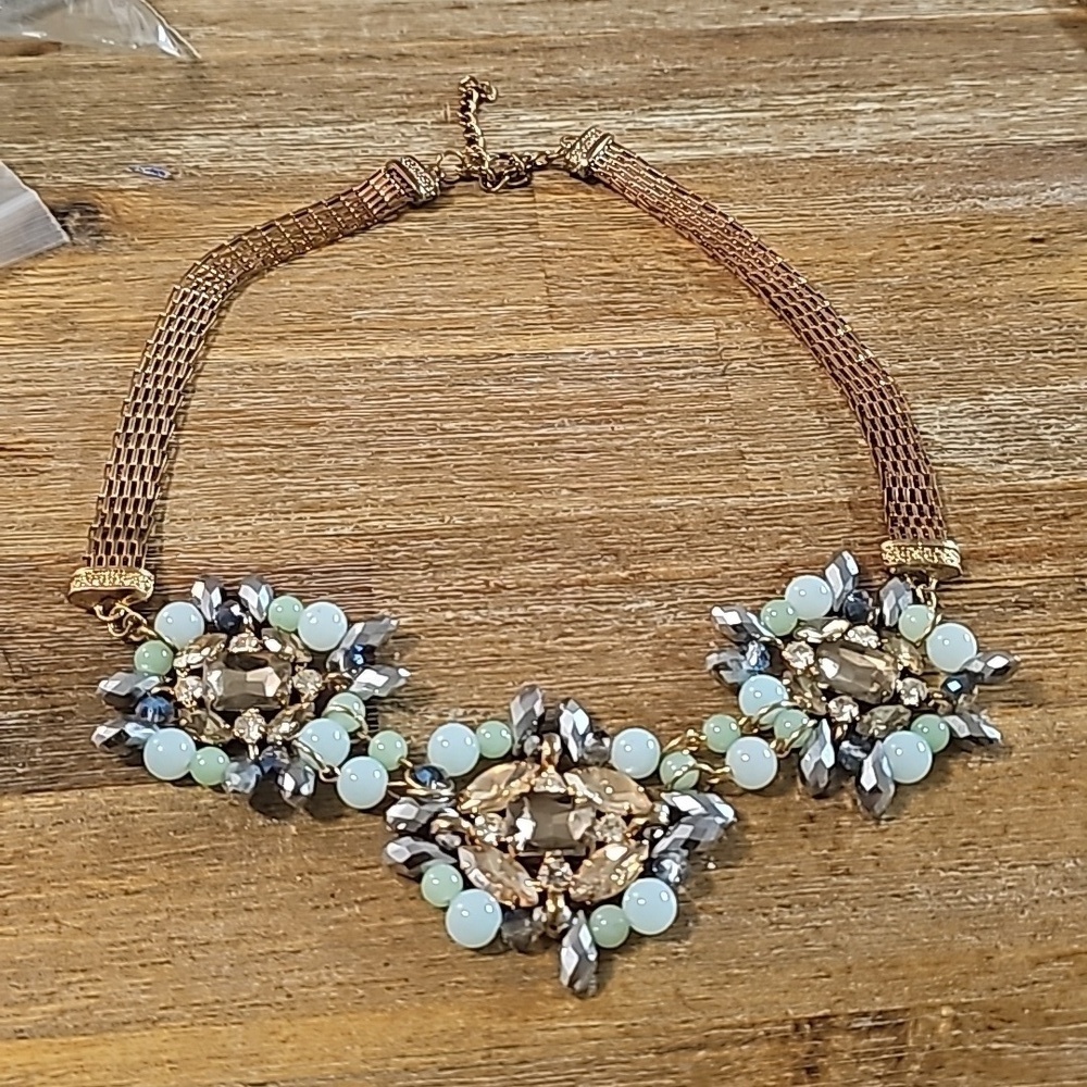 MULTICOLOR BEAD AND STONE CENTERPIECES ROSE GOLD CHAIN BIB NECKLACE